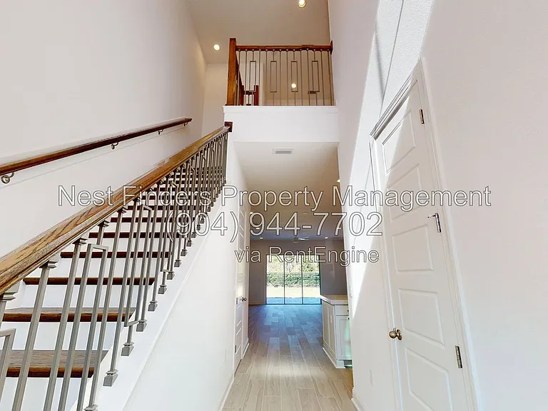 111 Carousel Dr — Photo 3