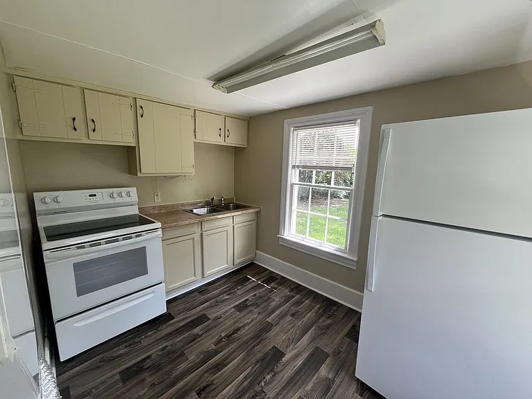 817 State St — Photo 7