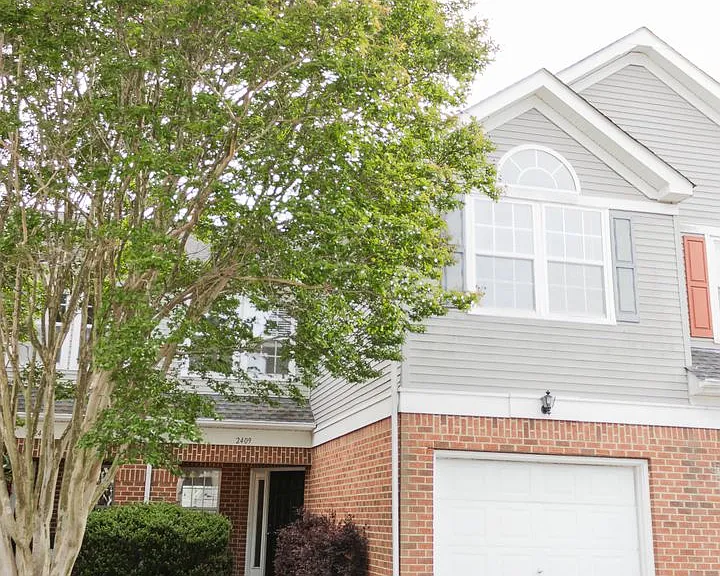 2409 Dillingham Rd — Photo 1