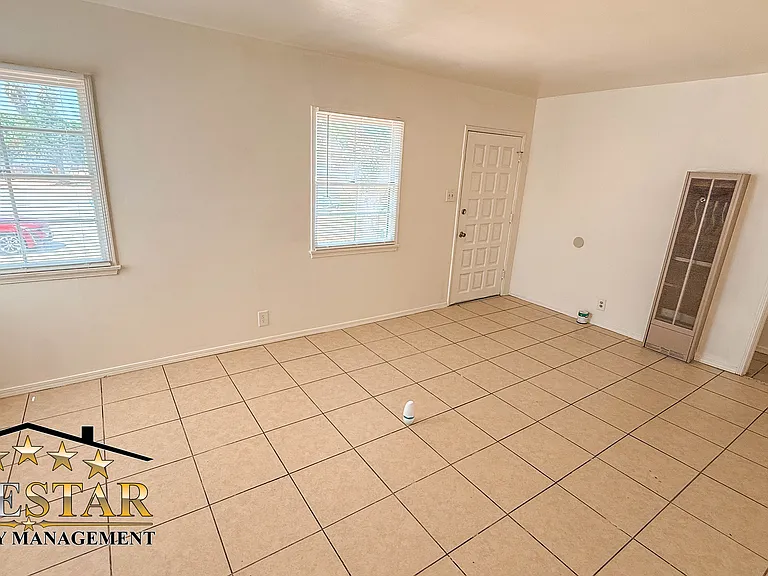 4520 Mesa Dr — Photo 8