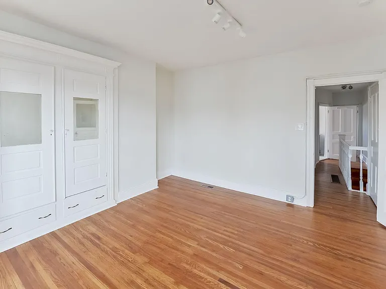 1909 S Woodstock St — Photo 13