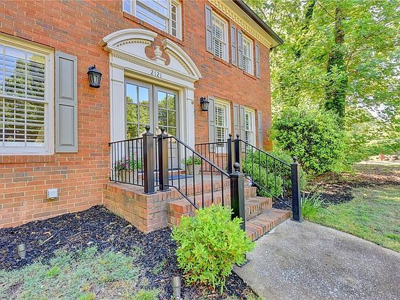 4th image of 2121 Monticello Pl