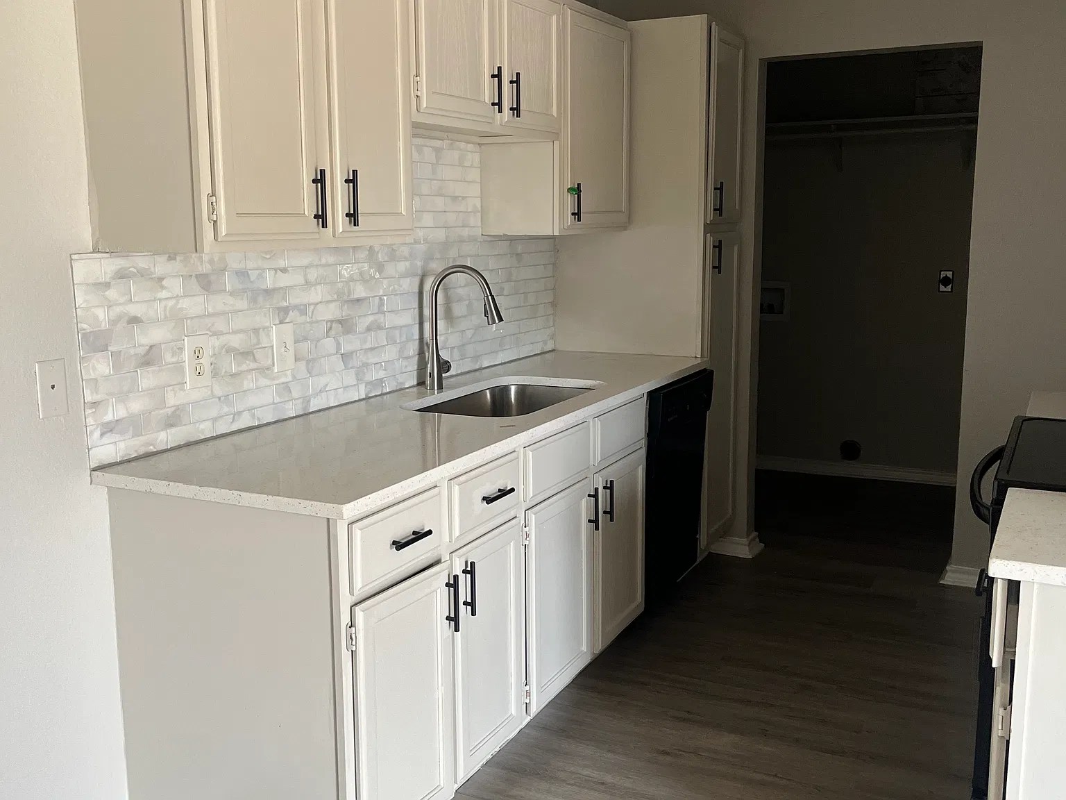 3 bed, 1115 sqft, $1,700 — Photo 2