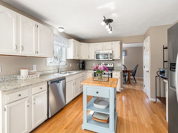 5th image of 1 Lynn Cir