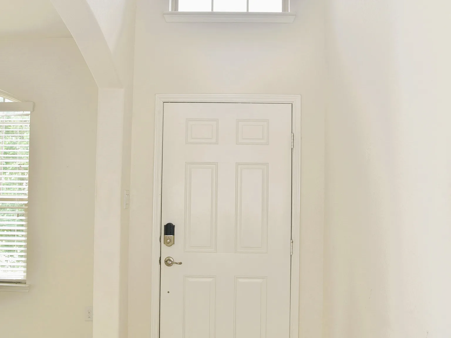 4 bed, 2184 sqft, $2,395 — Photo 2