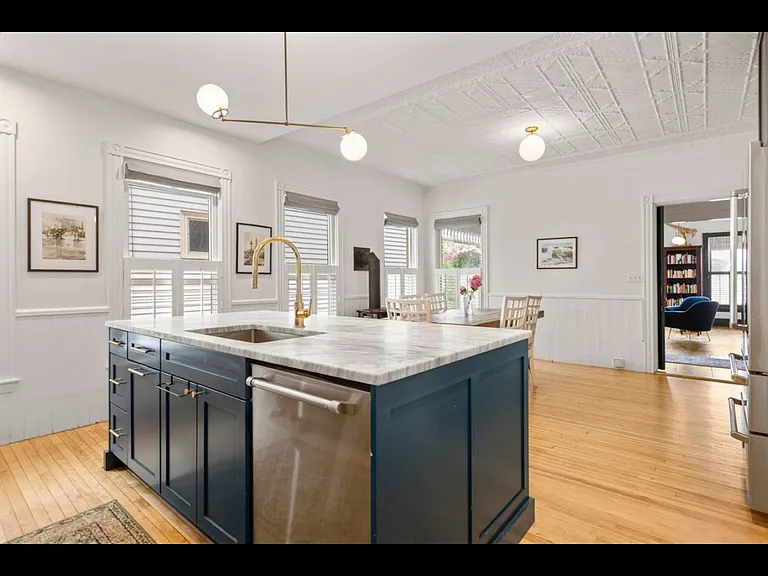 261 Vaughan St — Photo 12