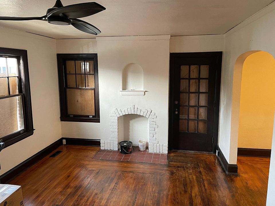 2nd image of 806 Grant St #806