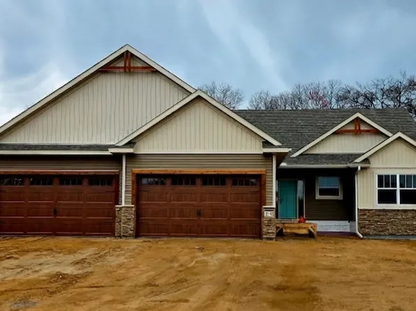17338 7th St NE, Ham Lake, MN 55304