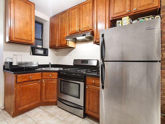 3rd image of 319 W 134th St APT 2W