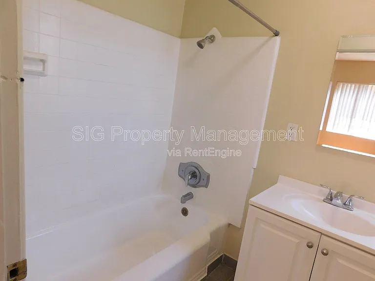 1250 E Villa St — Photo 11