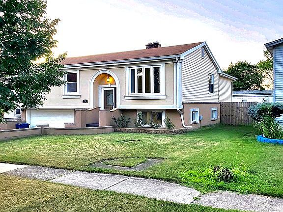 2nd image of 710 Leslie Ln