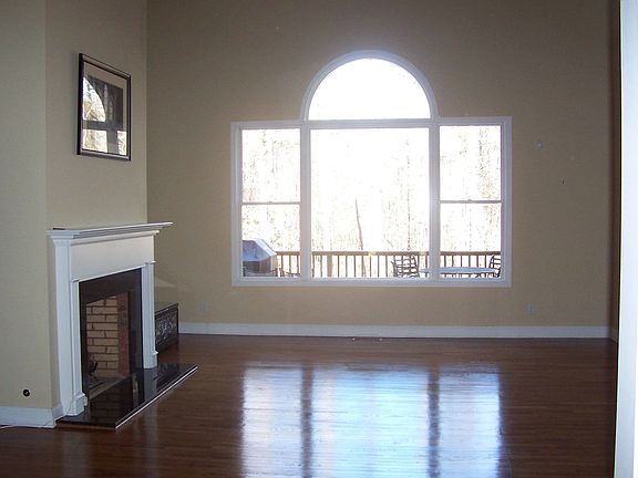 2 story great room w/fireplace and hardwoods