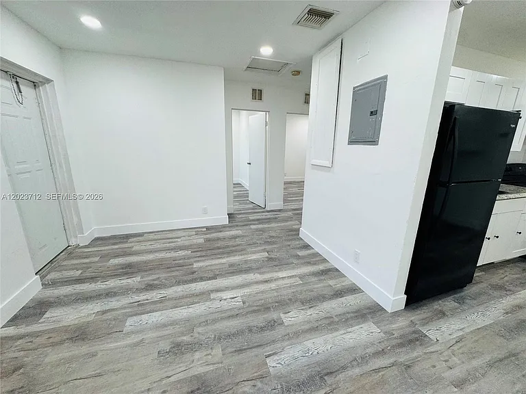 631 NW 11th Ave #B — Photo 3