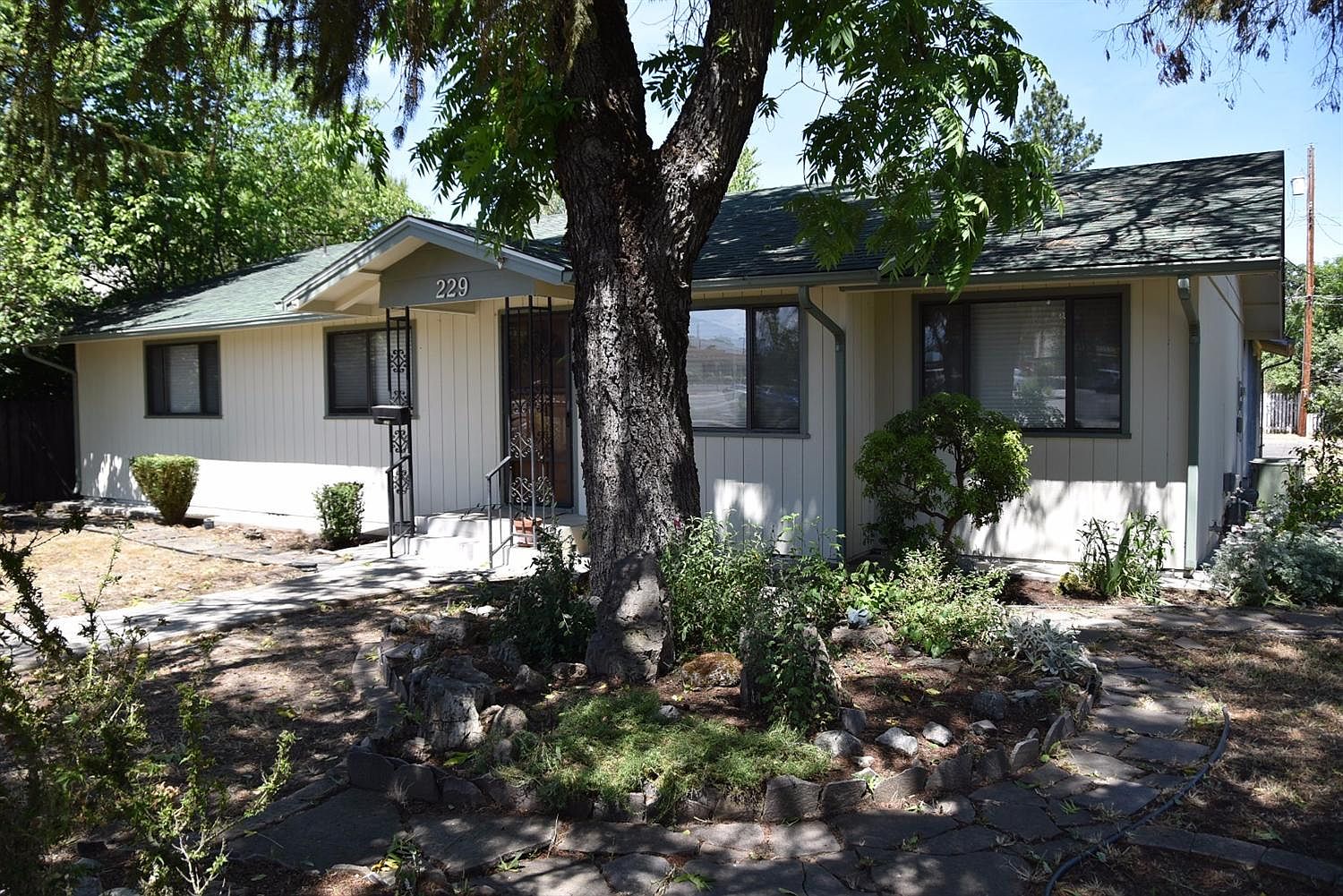 229 Manzanita St, Central Pt, OR 97502 Zillow
