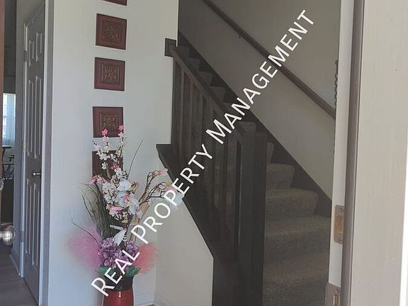 3rd image of N63W13830 Bridal Wreath Ct