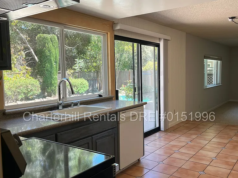 6598 Bridgewood Dr — Photo 5