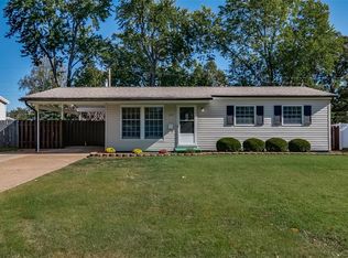 1215 Estes Dr, Florissant, MO 63031