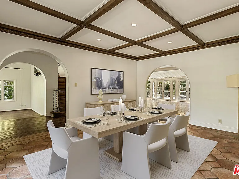 512 N Palm Dr — Photo 4