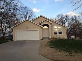 2301 S 5th St, Leavenworth, KS 66048