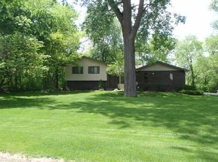 11275 Nora Dr, Fenton, MI 48430