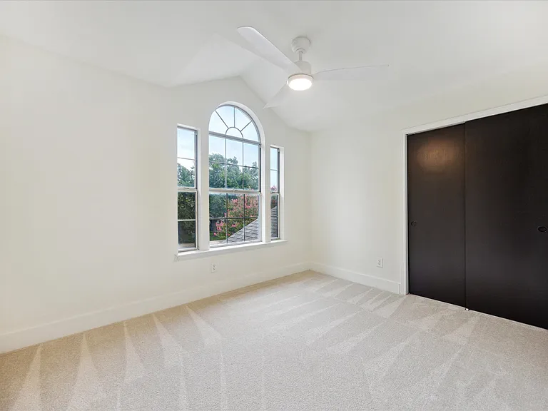 211 N Blue Ridge Pkwy — Photo 14