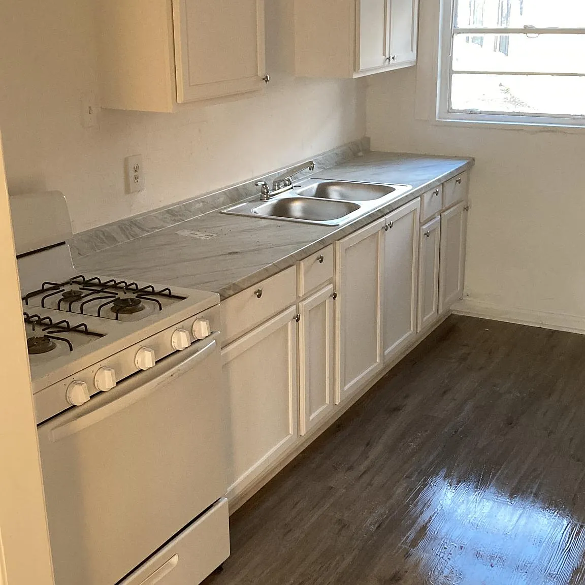 2 bed, 750 sqft, $700 — Photo 2