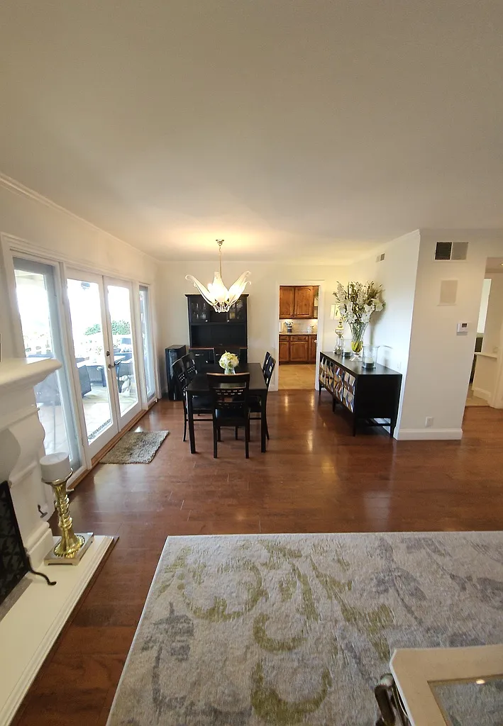 3 bed, 2.5 bath, $9,125 — Photo 2