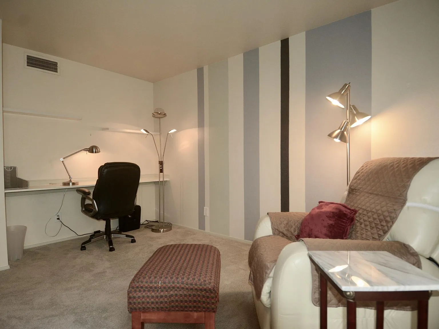 1 bed, 940 sqft, $1,500 — Photo 4
