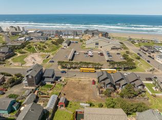 47 SW Coast St, Newport, OR 97365