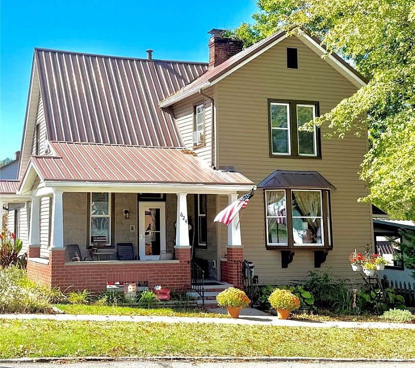 1st image of 624 Center St