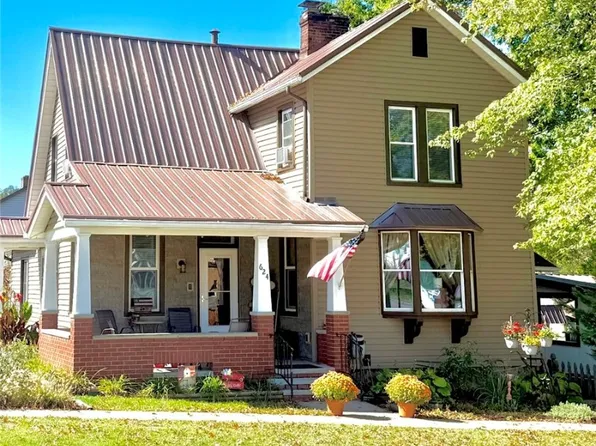 624 Center St, Smithton, PA 15479