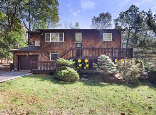 214 Browns Hill Rd, Henryville, PA 18332