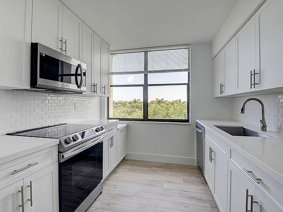 3rd image of 955 Egret Cir APT 501