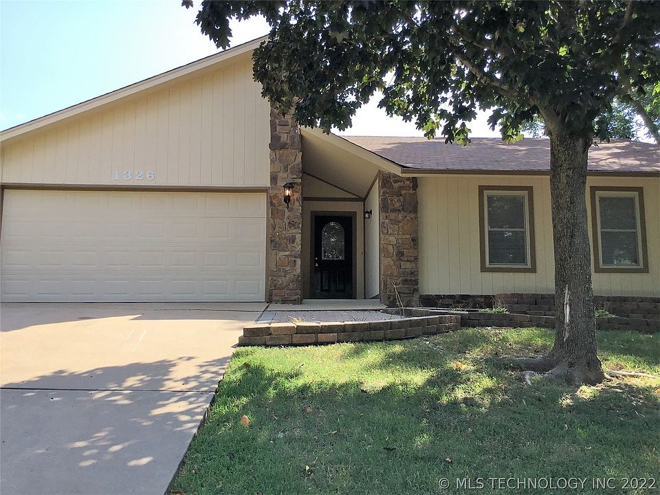 1st image of 1326 Woodbriar Ln NE
