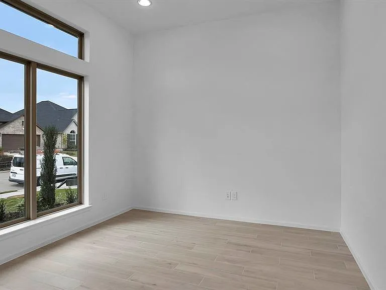 2910 Starling Dr — Photo 7