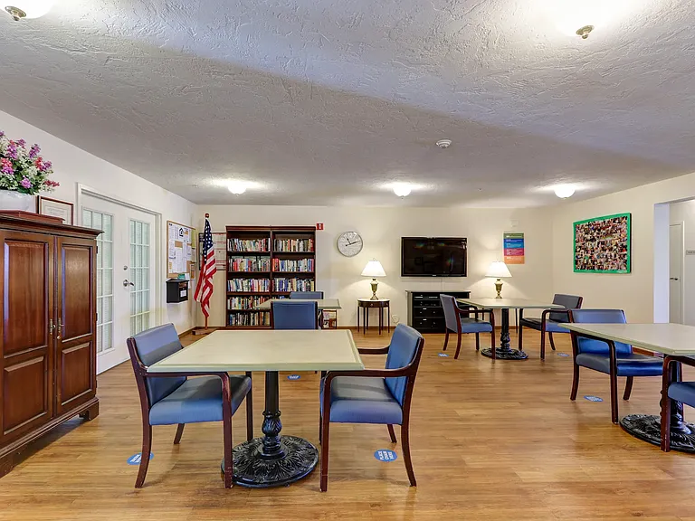 Green Diamond Place Apartments — Photo 8