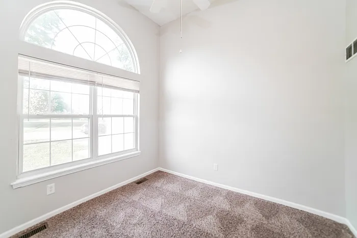 3 bed, 2.0 bath, 1865 sqft, $2,245 — Photo 4