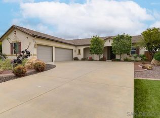 296 Tom McGuinness Jr Cir, Fallbrook, CA 92028