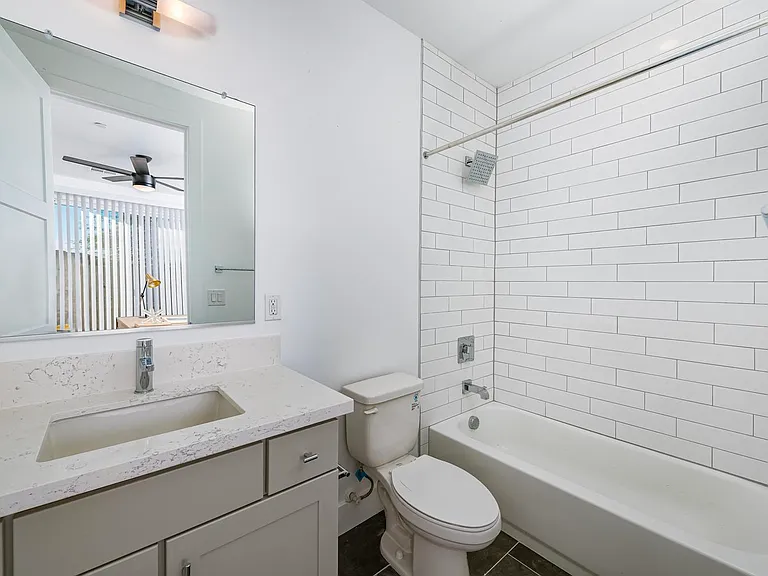 1349 W Osborn Rd #4 — Photo 14