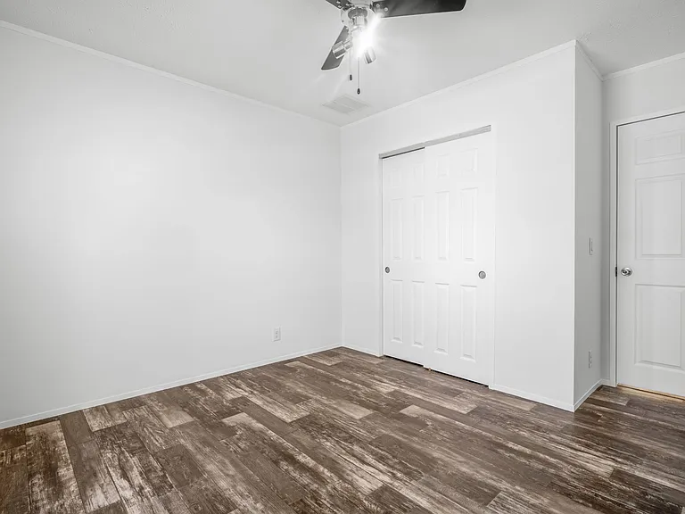 204 E 11th St #1 — Photo 17