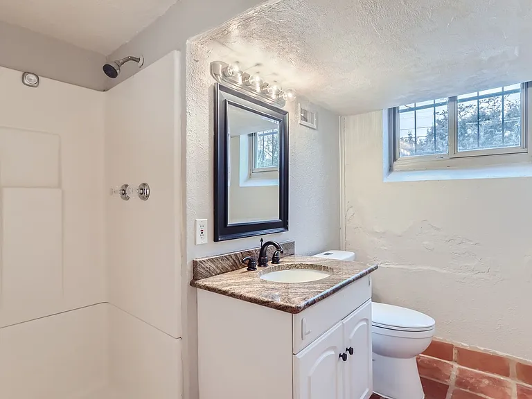 849 Grape St — Photo 23