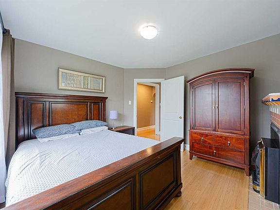 4th image of 1621 E 4th St NW