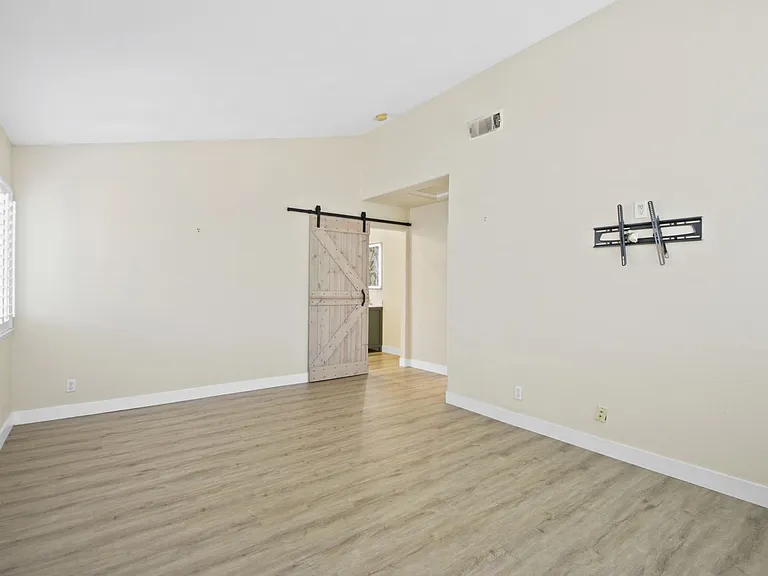 1801 Capetown Cir — Photo 12
