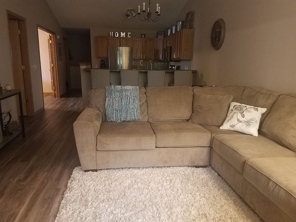 Great rm looking into kitchn