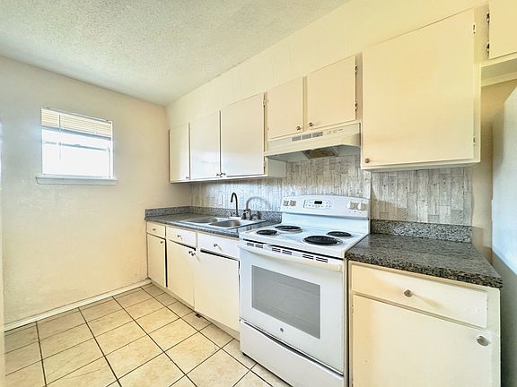 4th image of 520 Gastel Cir #3