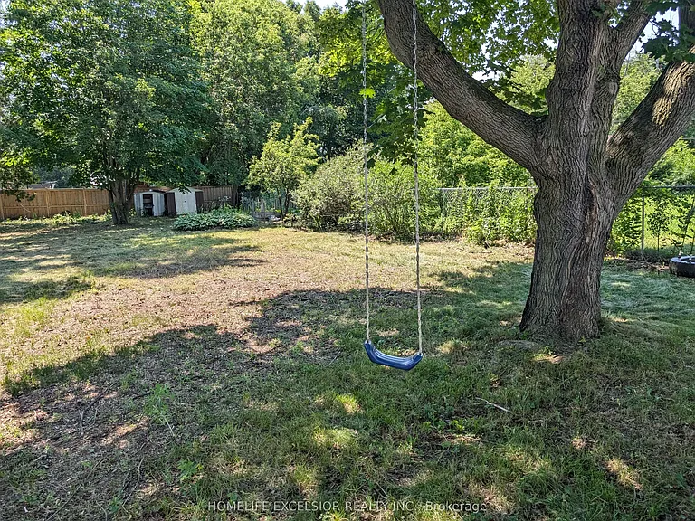 1478 Simcoe St N — Photo 36