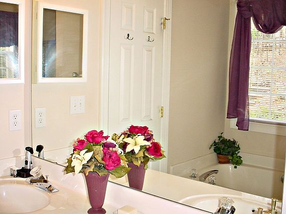 Master Bath, Double Sinks, Garden Tub