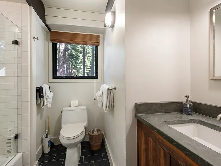 5613 Rhodesia Rd — Photo 9