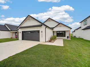 18253 Dooley Dr, Clive, IA 50325