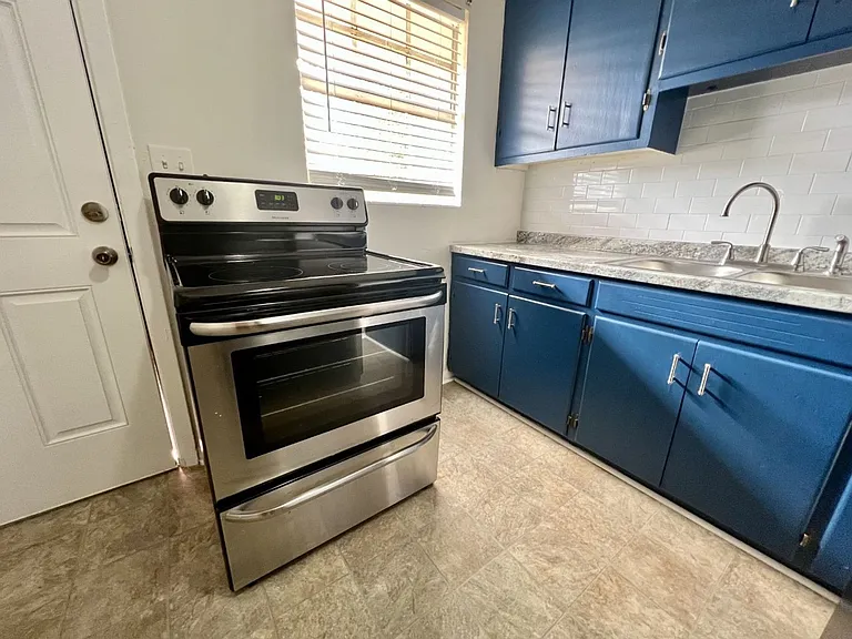 110 S Franklin Blvd — Photo 3